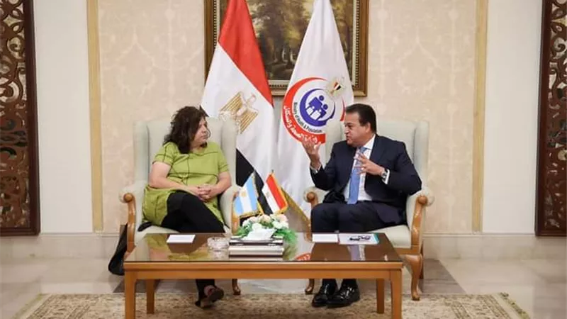وزير الصحة يلتقي نظيرته الأرجنتينية لبحث سبل التعاون المشترك