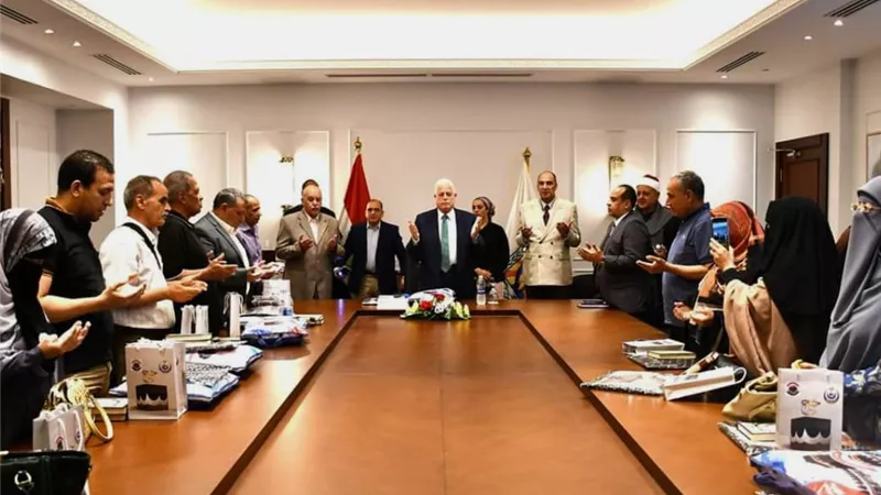 محافظ جنوب سيناء يستقبل بعثة حجاج بيت الله الحرام قبل توجههم إلى الاراضى المقدسة