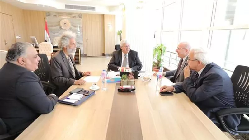 عاشور: الوزارة تولي اهتماما كبيراً بتطوير الخدمات الطبية والصحية بالمستشفيات الجامعية