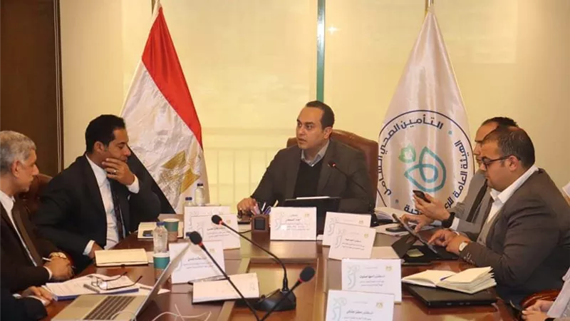 رئيس هيئة الرعاية الصحية.. يناقش تطورات نظام إدارة الموارد البشرية إلكترونيًا 