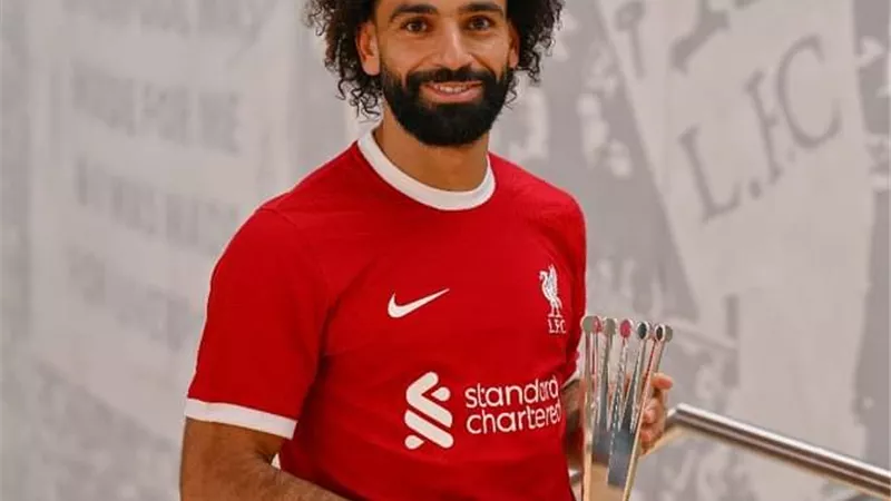 نجم ليفربول يتوج بجائزة لاعب الشهر في الدوري الإنجليزي 