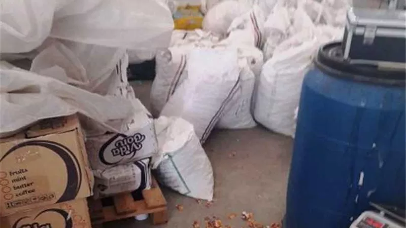 ضبط 1400 كيلو مواد غذائية مجهولة المصدر في العاشر من رمضان