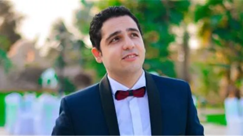 أحذر عدوك مره وصديقك ألف مره.. تشييع جثمان طبيب الشرقاوي علي يد زملائه