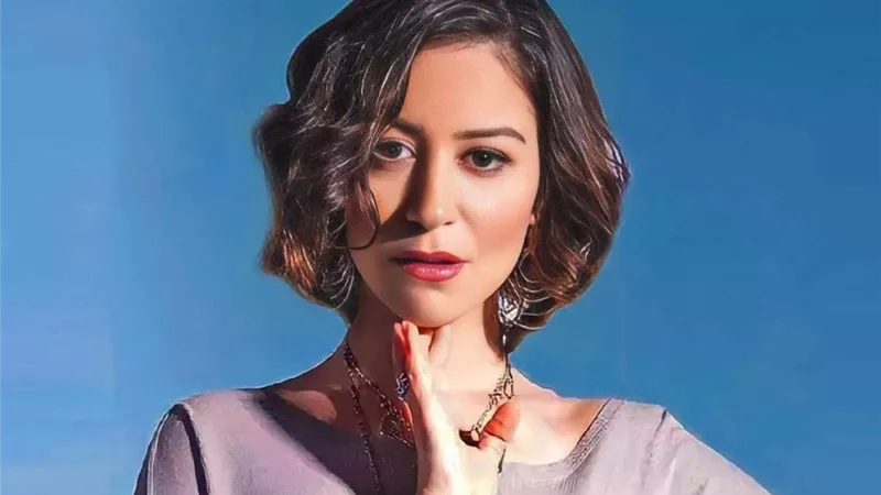 منة شلبى توثق لحظة التعاقد على مسلسل إذاعي في السباق الرمضاني 2024