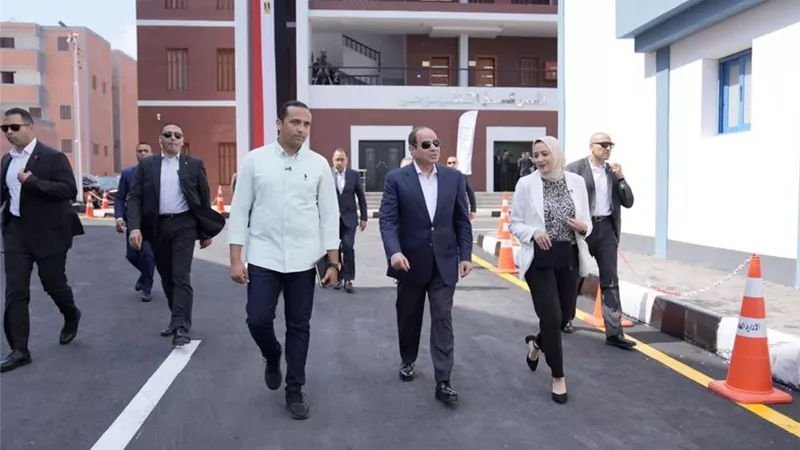 السيسى يتفقد مجمع الخدمات التكنولوجية فى الأبعادية بالبحيرة