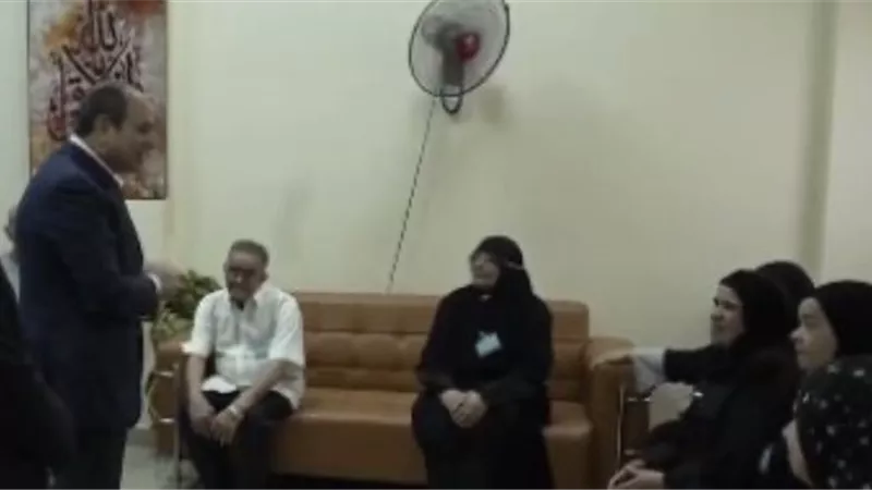 السيسي لنزلاء دار مسنين بالبحيرة: 