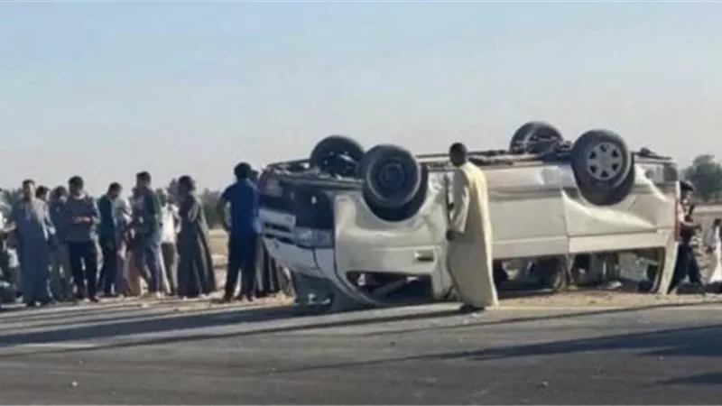 إصابة 14 شخصا في انقلاب ميكروباص بمنشأة القناطر