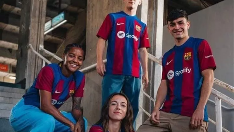 برشلونة يكشف عن قميصه الجديد: تفاصيل ومميزات