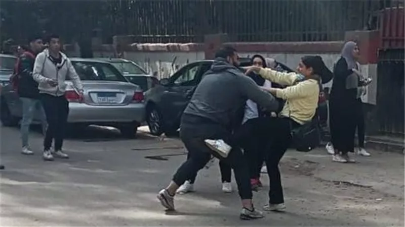 تحريات مكثفة لظبط مرتكبي واقعة سحل طالبة وسط الشارع في أكتوبر