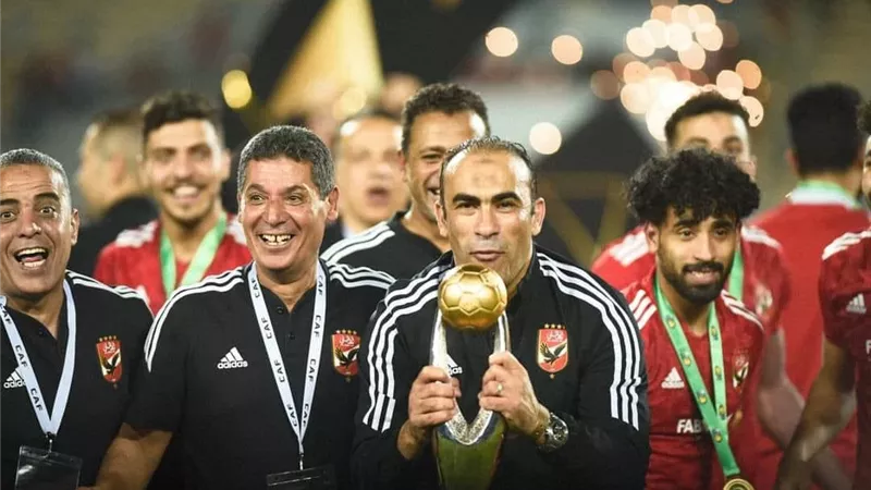 لاعبو الأهلي يتلقون عروضًا.. ولكن عبدالحفيظ يكشف عن الحقائق