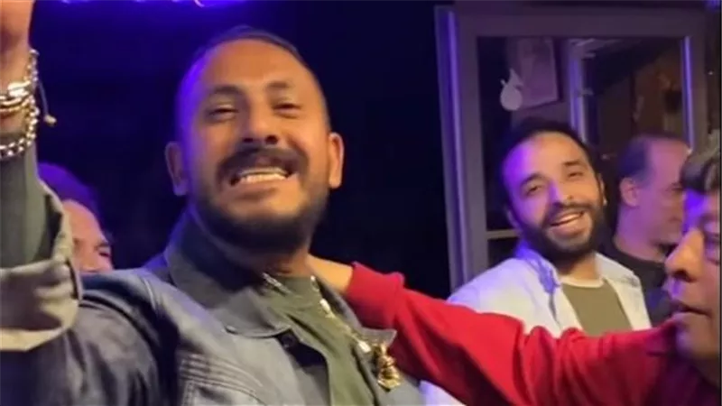 كسرت الدنيا.. هاني محروس يحتفل بنجاح أغنية 