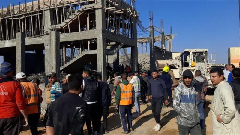 انهيار مبنى تحت الإنشاء بأكتوبر والعثور على جثتي (صور)