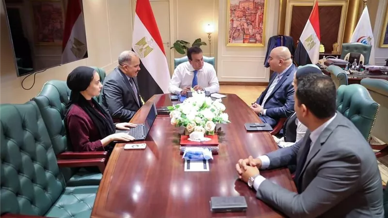 عبدالغفار يستعرض مراحل تدريب العاملين بالوزارة والفئات المستهدفة