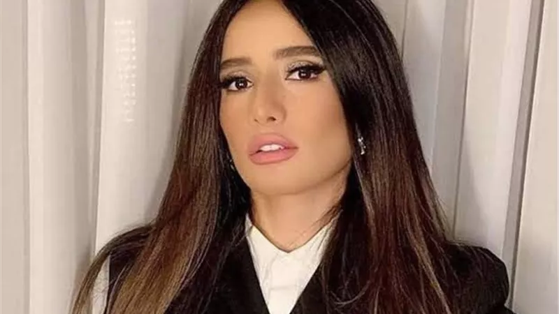 إصابة زينة بجرح قطعي بين حاجبيها تثير قلق الجمهور
