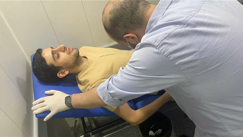 بعد تعرض نجله لوعكة صحية.. مصطفى قمر: حالته مستقرة