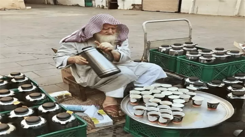 أهل المدينة وزوارها يتأثرون برحيل أبو السباع