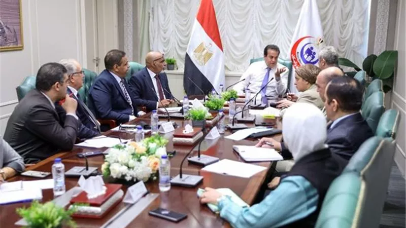 وزير الصحة يتابع مستجدات العمل بشأن إنهاء قوائم الانتظار