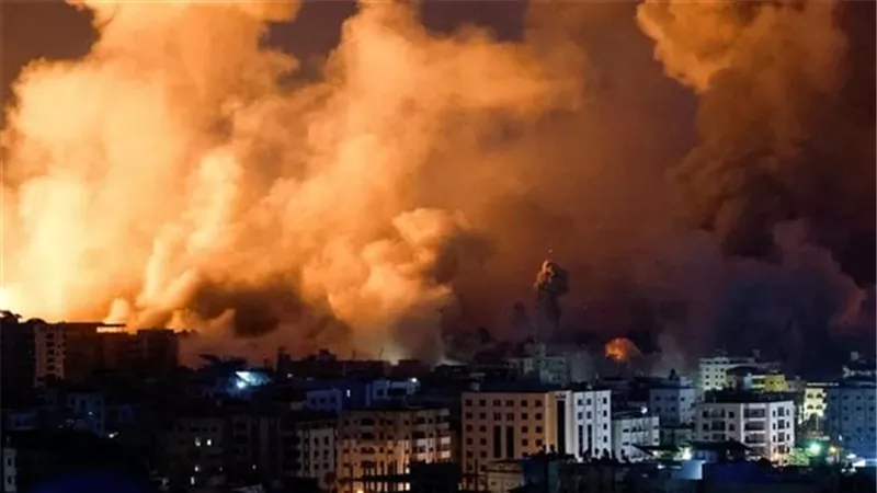 ليلة استهداف المستشفيات.. غارات إسرائيلية على محيطي مستشفى الشفاء والإندونيسي في غزة