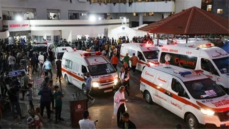 الهلال الأحمر: الاحتلال مستمر بقصف محيط مستشفى الأمل لليوم الثالث