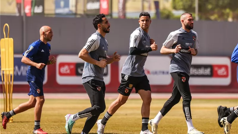 تحت الأضواء: الأهلي يعاود التحضير لمواجهة الزمالك بتدريبات مكثفة