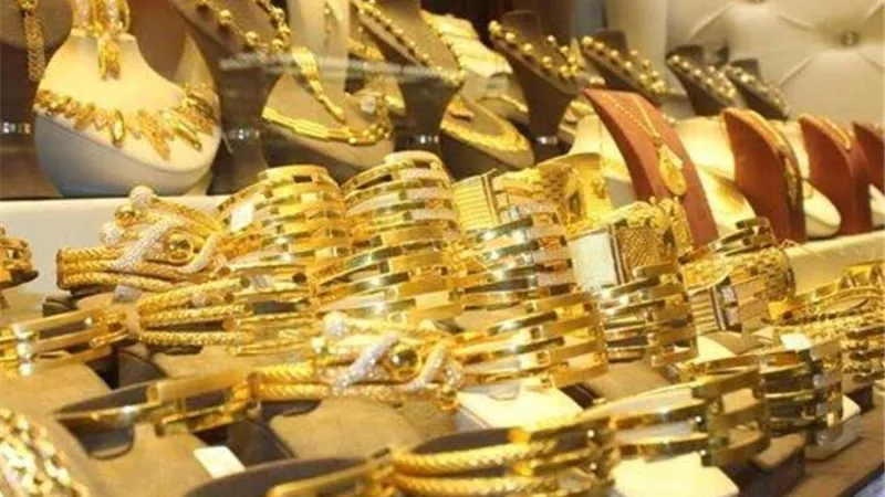 تذبذب في أسعار الذهب بـ الصاغة اليوم.. عيار 21 بـ 3105 جنيها