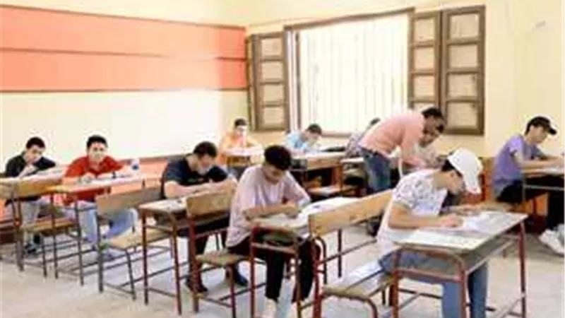 اليوم..طلاب الثانوية العامة يبدأون امتحانى الكيمياء والجغرافيا 