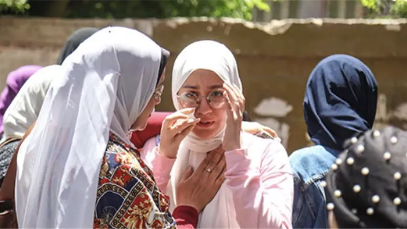 بكاء وسعادة بين طلاب الثانوية العامة من امتحاني الكيمياء والجغرافيا
