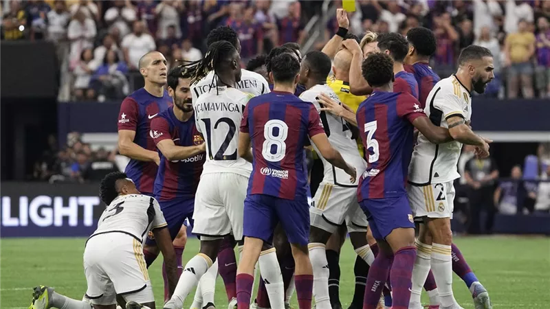 كلاسيكو الليجا.. قائمة ريال مدريد لمباراة برشلونة في الدوري الإسباني