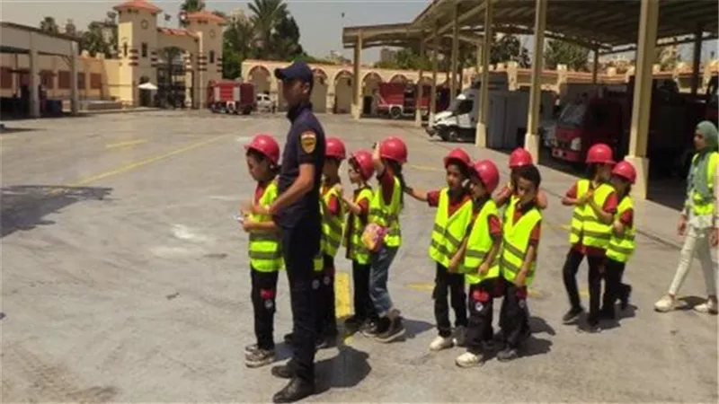 الحماية المدنية توضح لطلاب المدرسة اليابانية كيفية التعامل مع الكوارث