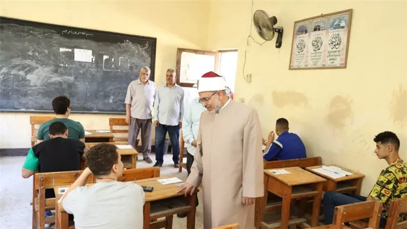 رئيس جامعة الأزهر يؤكد على أهمية توفير المناخ المناسب للطلاب