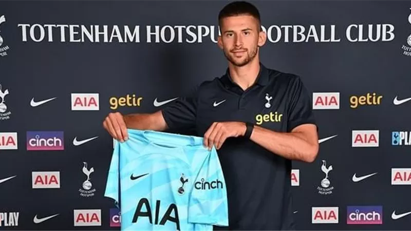 إمبولي يفرط في حارسه الإيطالي وينتقل لـ توتنام