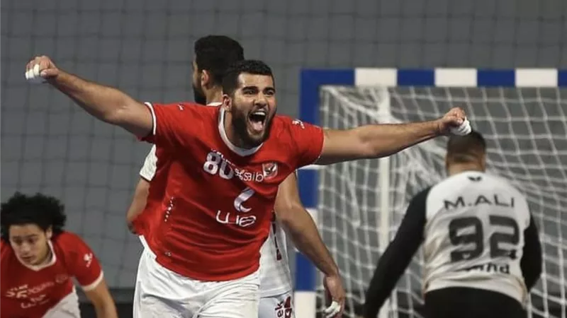 بعد موسم حافل بالإنجازات.. أحمد عادل يجدد تعاقده مع الأهلي