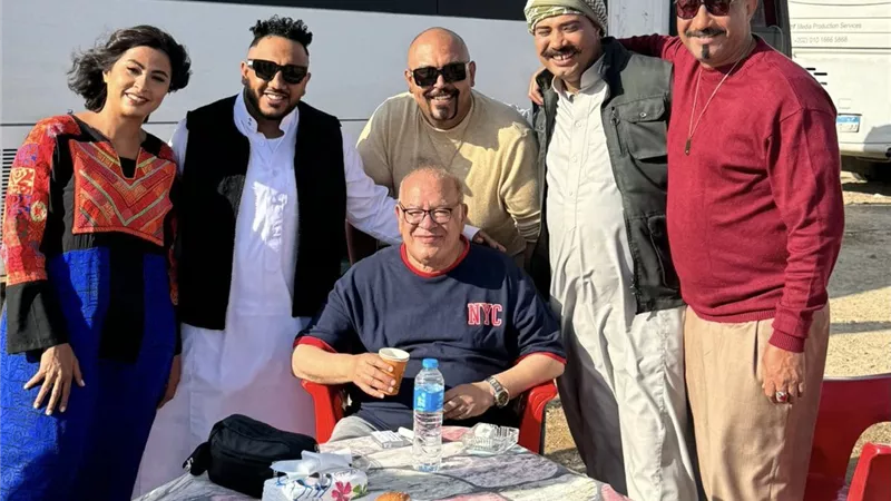 مصطفى بسيط يشارك صور من كواليس 