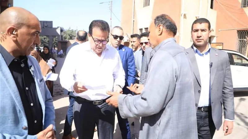 وزير الصحة يُفاجئ مستشفي بلبيس بزيارة ويتخذ قرار عاجل في حق المقصرين