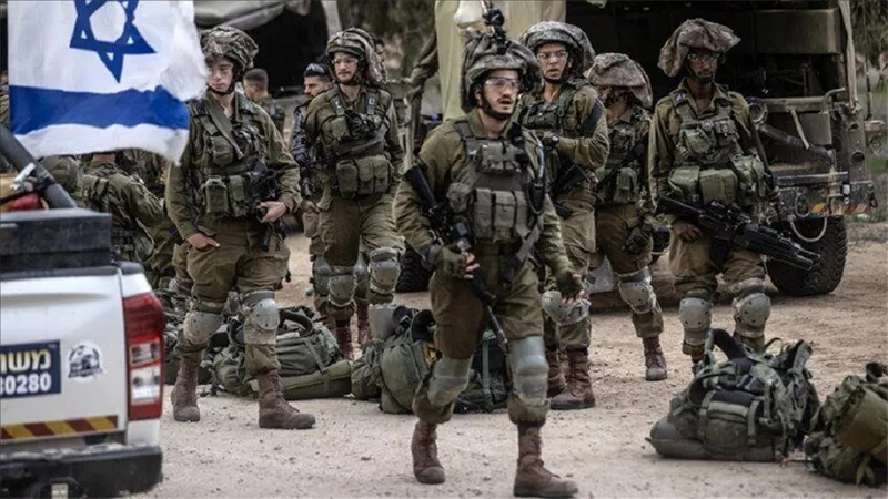 هروب ضابطًا إسرائيليًا أثناء مقابلة صحفية في غزة خوفًا من المقاومة