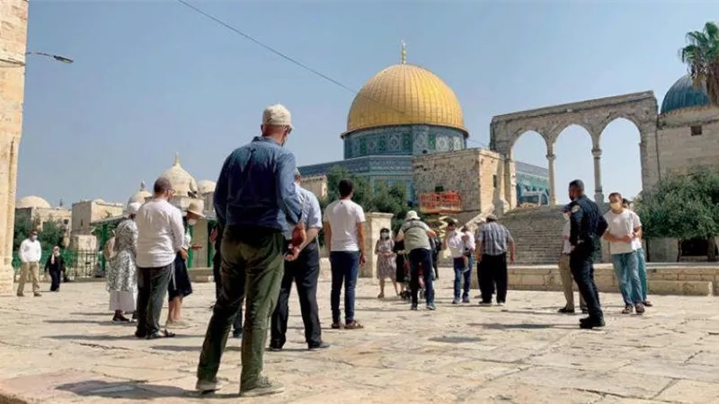 مُستوطنون يقتحمون الأقصى .. والاحتلال يعتقل 26 فلسطينيًا من الضفة الغربية