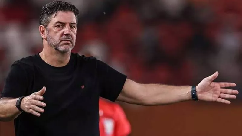 فيتوريا يشن هجومآ علي اتحاد الكره المصري