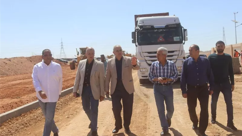 الإسكان: تنظيم حملات موسعة لإزالة الإعلانات المخالفة بالعاشر
