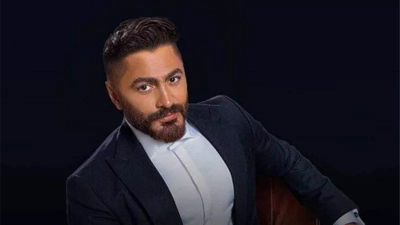 تامر حسني يُغادر المستشفى بعد وعكة صحية مفاجئة
