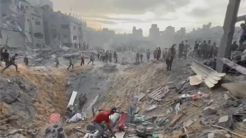 إضراب شامل وحداد بمدن الضفة الغربية إثر قصف مخيم جباليا