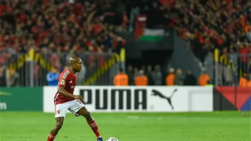 الأهلي يُقرر فتح خط المفاوضات مع نجمه الإفريقي لتجديد تعاقده