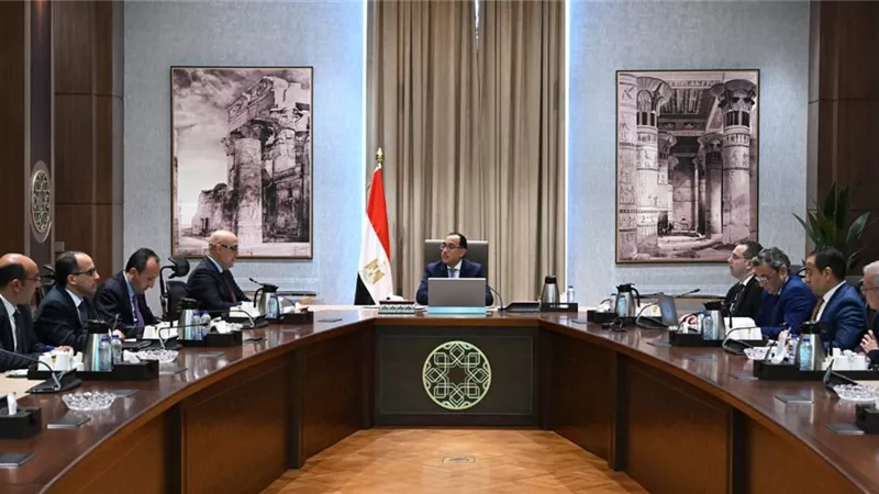 مدبولي يتابع موقف تقنين الأراضي المنقولة من الولايات للمدن الجديدة