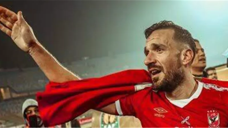 سر غضب الظهير الأيسر من إدارة الأهلي قبل نهائي كأس مصر