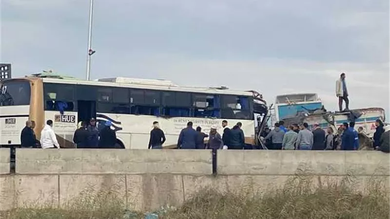 حادث تصادم مروع يُصيب 25 طالبًا في الجيزة