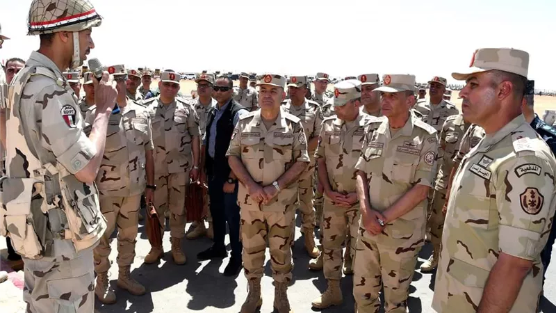 وزير الدفاع يشهد إجراءات تفتيش ورفع كفاءة وحدات مدفعية الرئاسة العامة