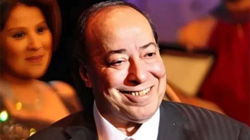 نجوم الفن يتوافدون على عزاء عمدة الدراما المصرية