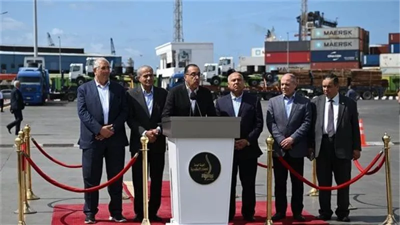 مدبولي يوجه عدة رسائل مهمة خلال المؤتمر الصحفي في ميناء الإسكندرية