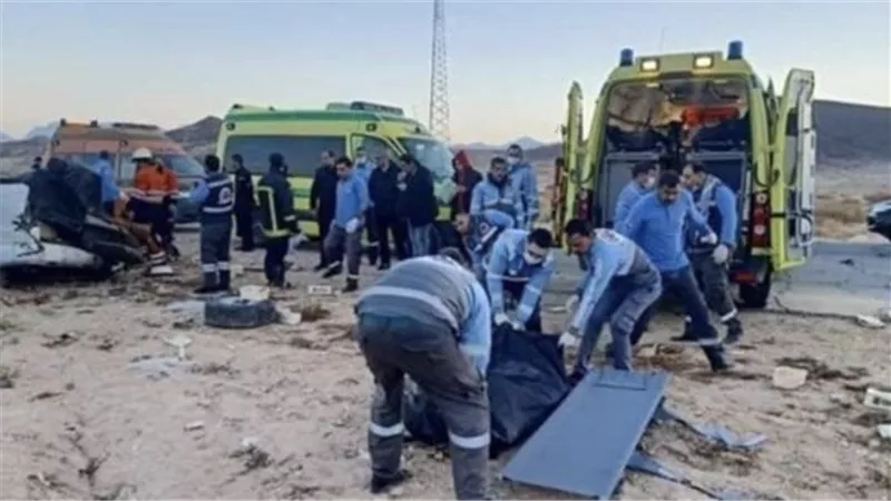 مصرع وإصابة 4 أشخاص في حادث تصادم موتوسيكل وملاكي بالعياط