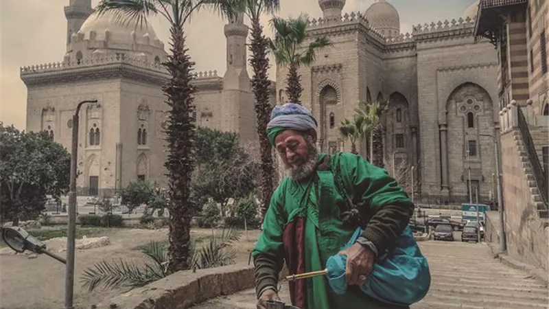 السقا مات.. وفاة صاحب المهنة الربانية 