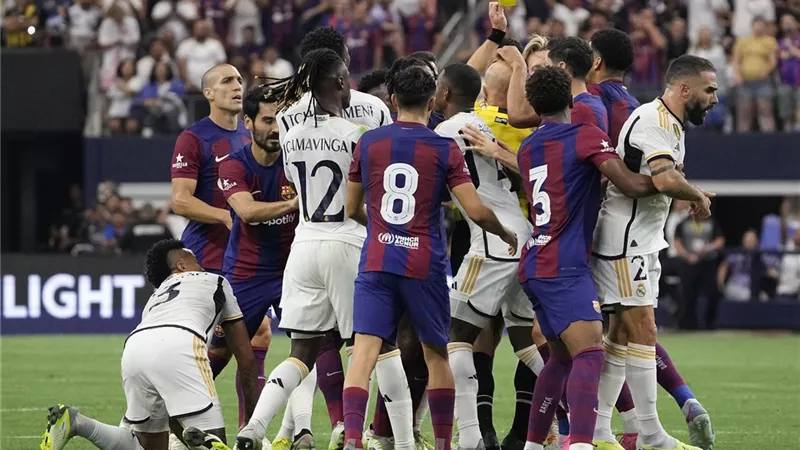 الكلاسيكو يحبس الأنفاس.. التشكيل المتوقع لمباراة ريال مدريد وبرشلونة